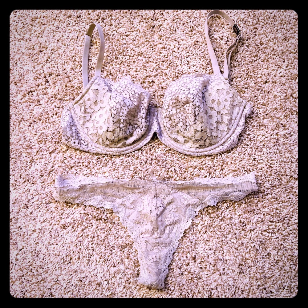 Laced Sexy VS Bralette Set! ❣️